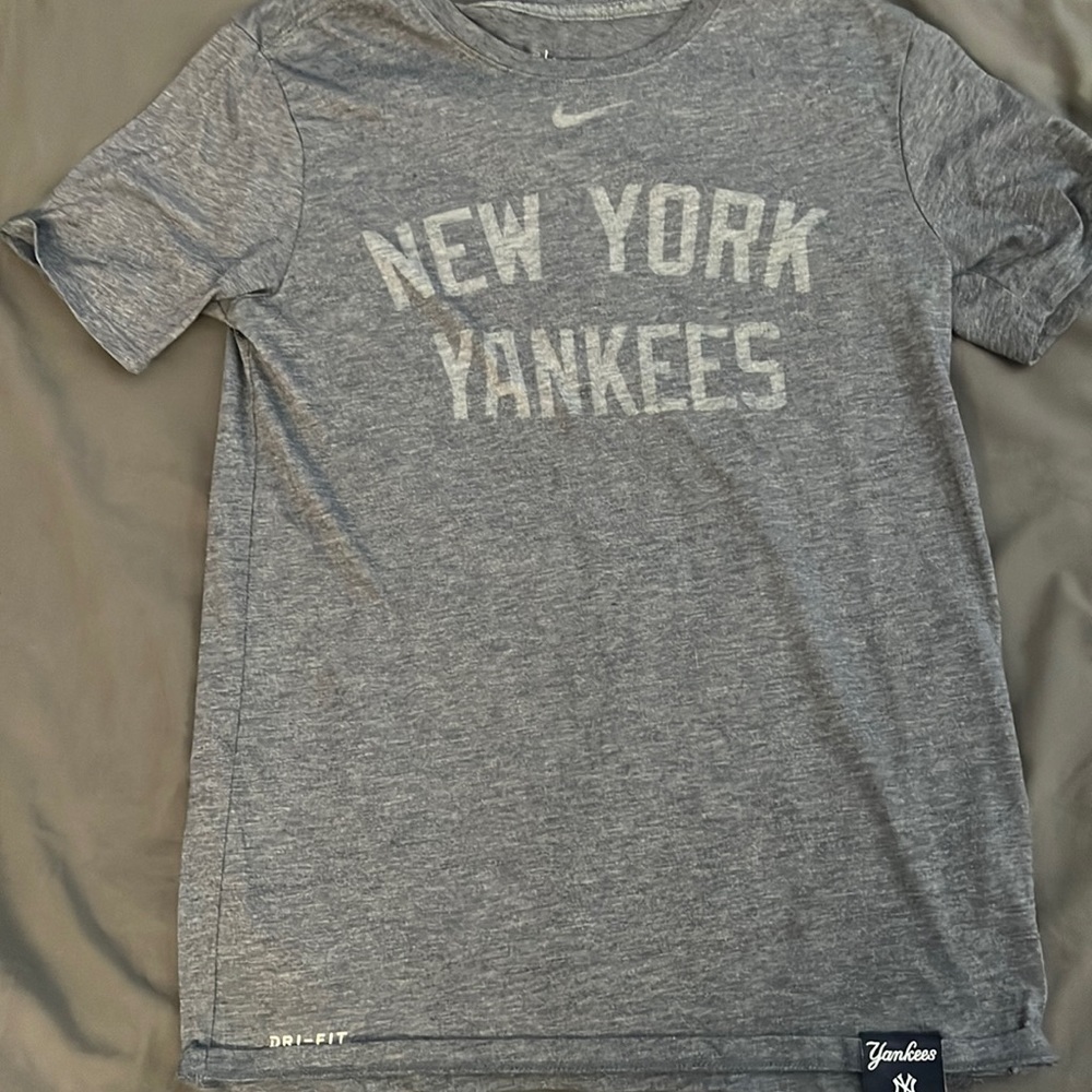 Nike Dry-fit Grayish-Blue New York Yankees t shirt (Men’s S)